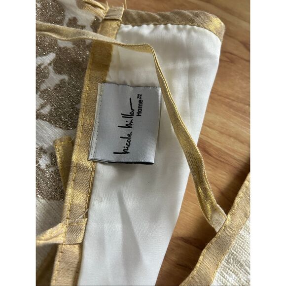 Nicole miller Christmas tree skirt white and gold Christmas trees on it - Picture 5 of 8